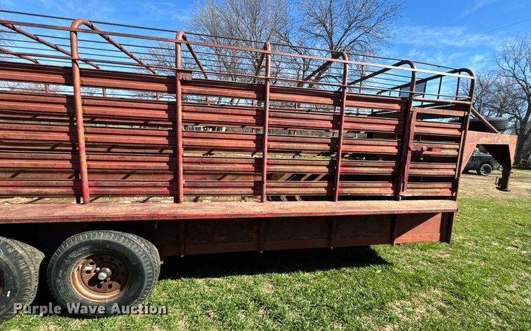 image for item EJ0264 WW livestock trailer