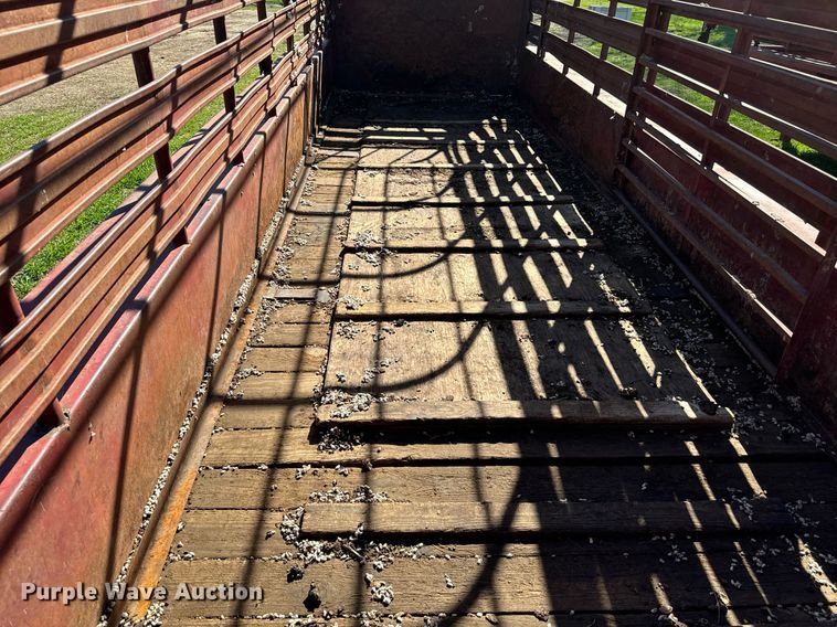 image for item EJ0264 WW livestock trailer