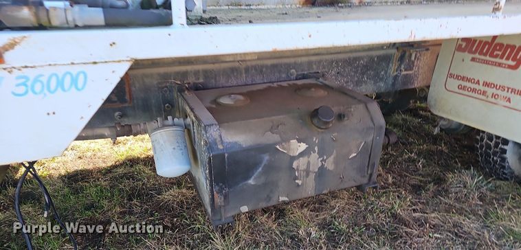 image for item EJ5912 2007 International 4400 feed delivery truck