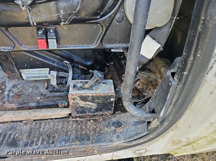 image for item EJ5912 2007 International 4400 feed delivery truck