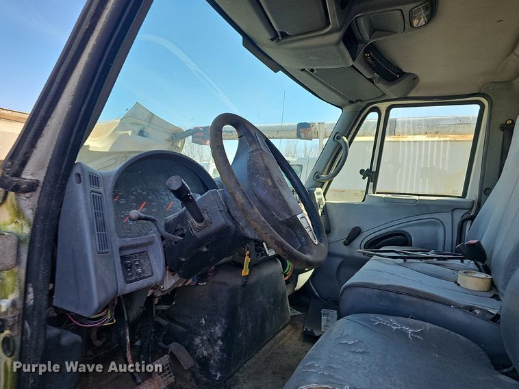 image for item EJ5912 2007 International 4400 feed delivery truck