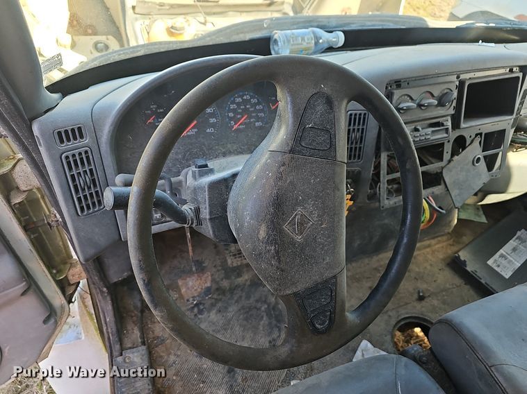 image for item EJ5912 2007 International 4400 feed delivery truck