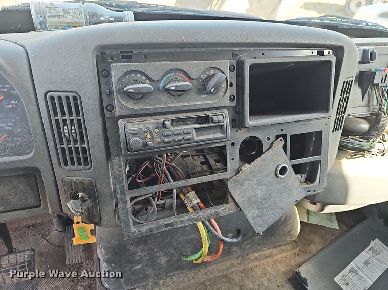 image for item EJ5912 2007 International 4400 feed delivery truck