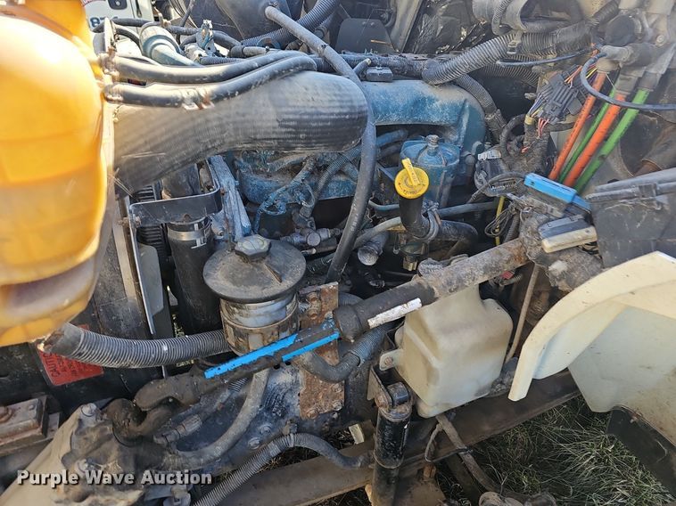 image for item EJ5912 2007 International 4400 feed delivery truck