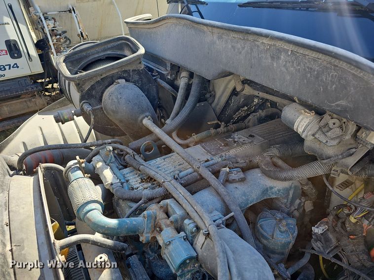 image for item EJ5912 2007 International 4400 feed delivery truck