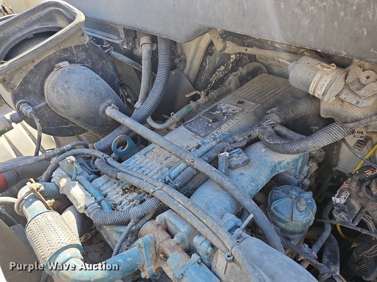 image for item EJ5912 2007 International 4400 feed delivery truck