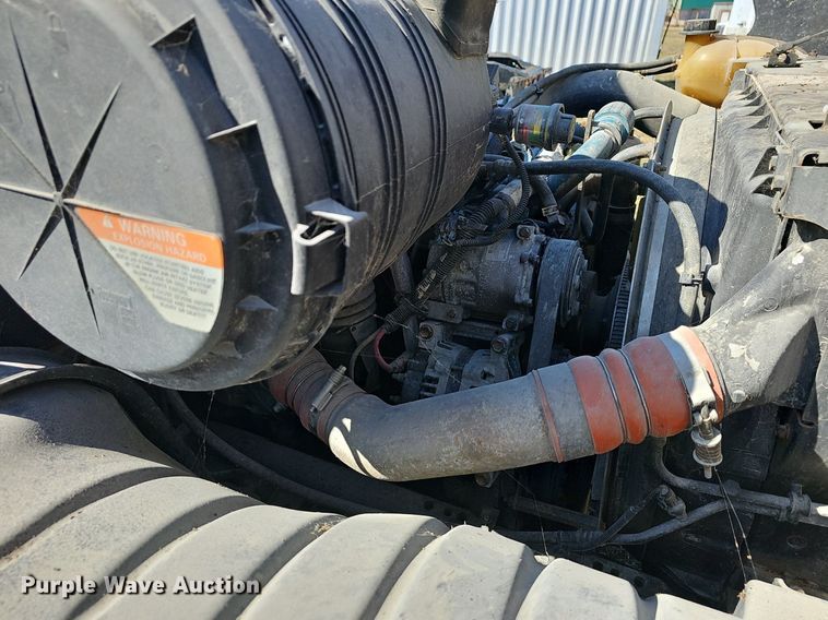 image for item EJ5912 2007 International 4400 feed delivery truck