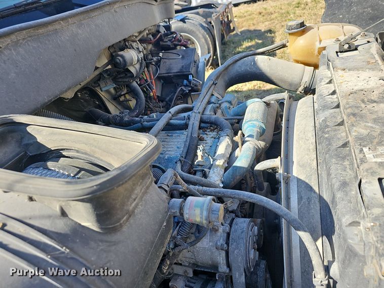 image for item EJ5912 2007 International 4400 feed delivery truck