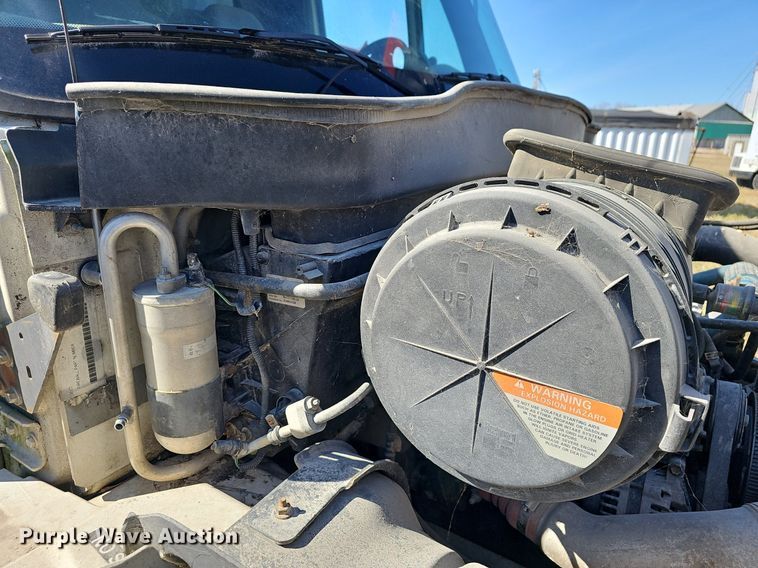 image for item EJ5912 2007 International 4400 feed delivery truck