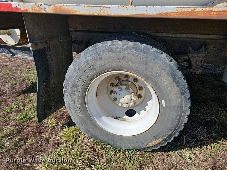 image for item EJ5912 2007 International 4400 feed delivery truck