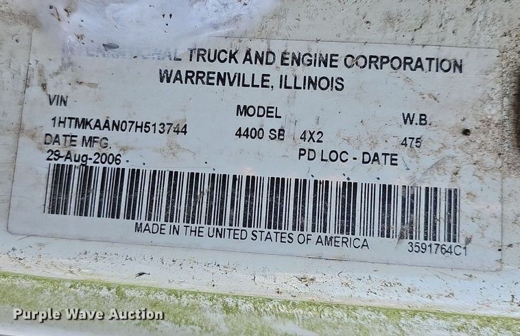 image for item EJ5912 2007 International 4400 feed delivery truck