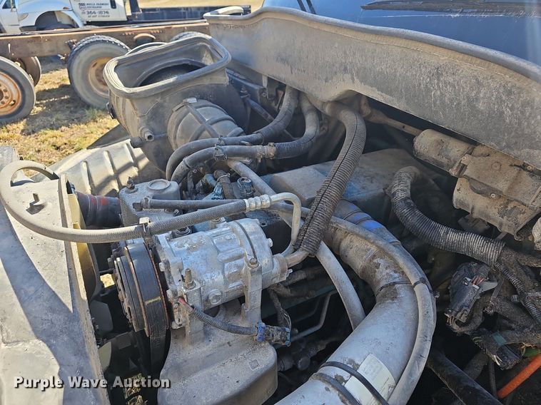 image for item EJ5913 2004 International 4400 feed delivery truck