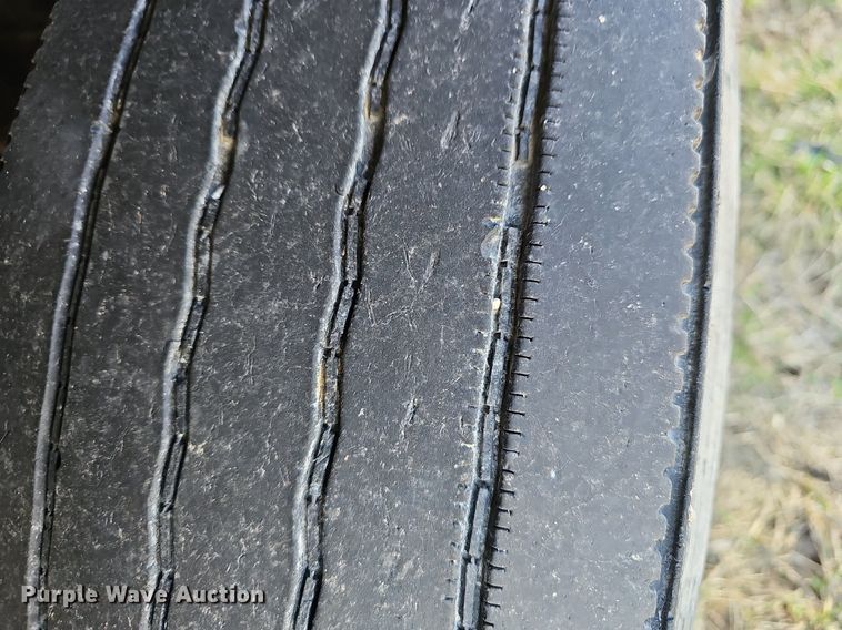 image for item EJ5913 2004 International 4400 feed delivery truck