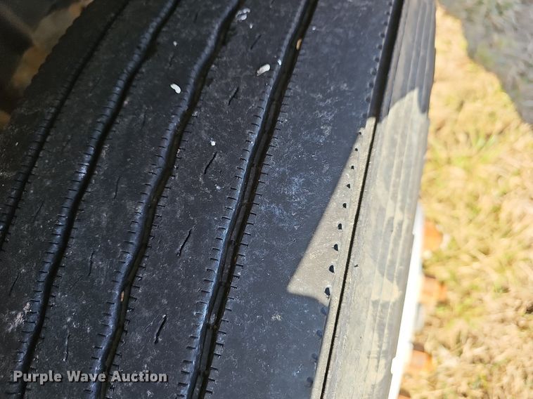 image for item EJ5913 2004 International 4400 feed delivery truck