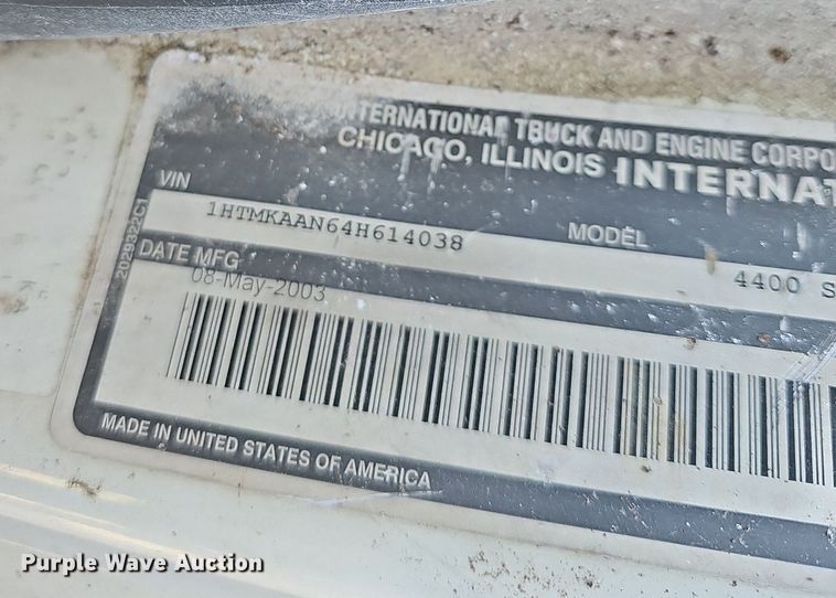 image for item EJ5913 2004 International 4400 feed delivery truck