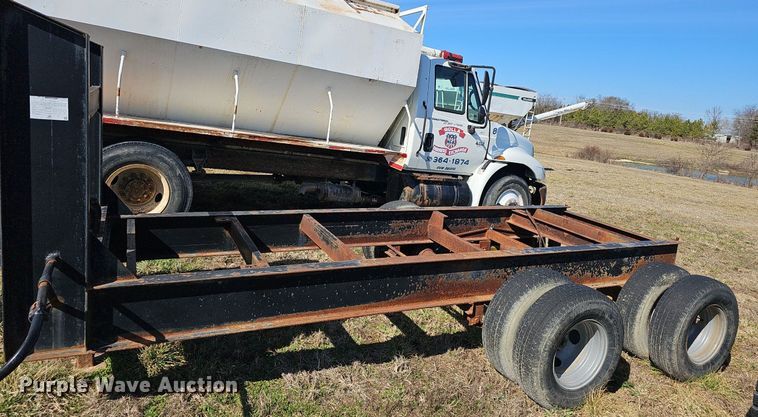 image for item EJ5914 2016 Bales Fabrication BF10T equipment trailer