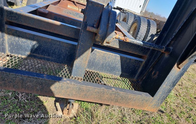 image for item EJ5914 2016 Bales Fabrication BF10T equipment trailer