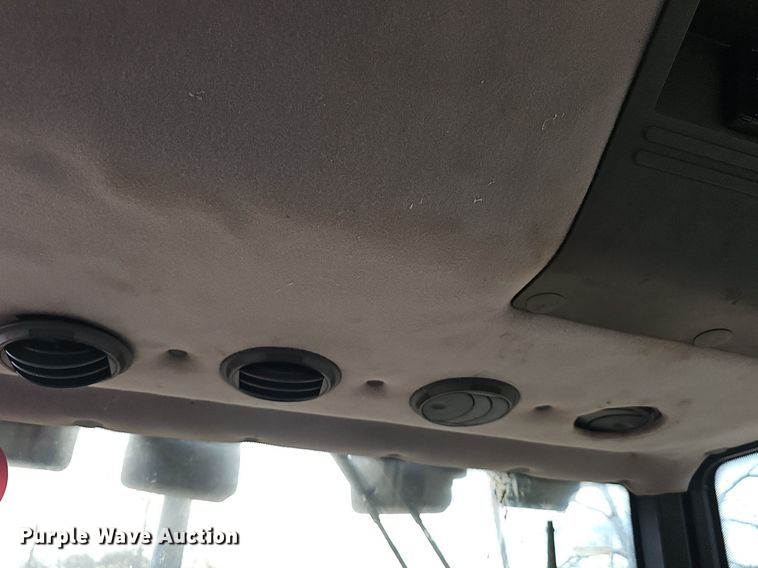 image for item EJ5940 1997 New Hollard 7740 SLE MFWD tractor