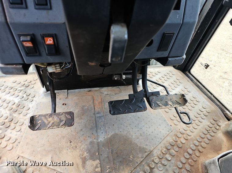 image for item EJ5940 1997 New Hollard 7740 SLE MFWD tractor