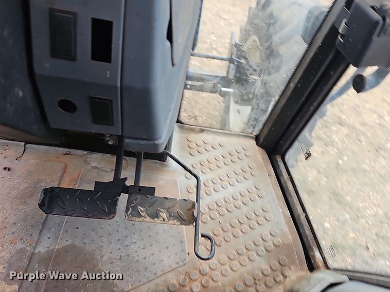 image for item EJ5940 1997 New Hollard 7740 SLE MFWD tractor