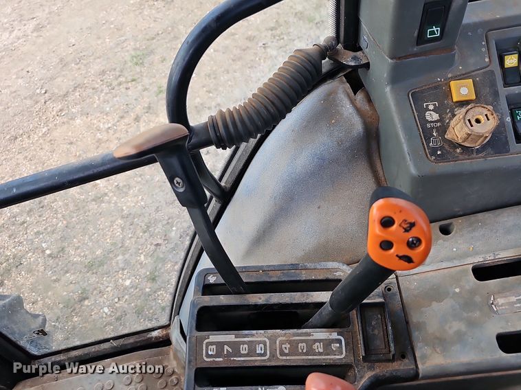 image for item EJ5940 1997 New Hollard 7740 SLE MFWD tractor