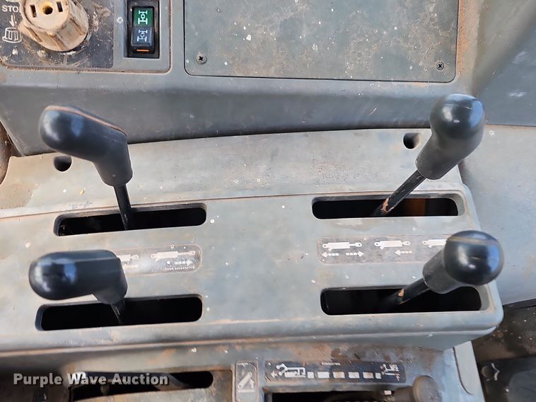 image for item EJ5940 1997 New Hollard 7740 SLE MFWD tractor