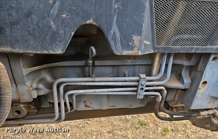 image for item EJ5940 1997 New Hollard 7740 SLE MFWD tractor