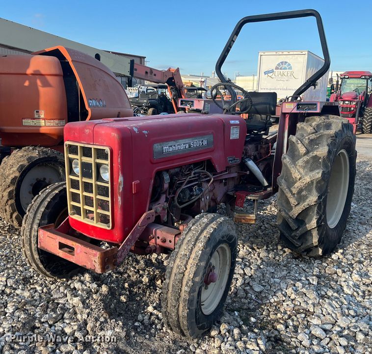 image for item JS9979 Mahindra 5005 DI tractor