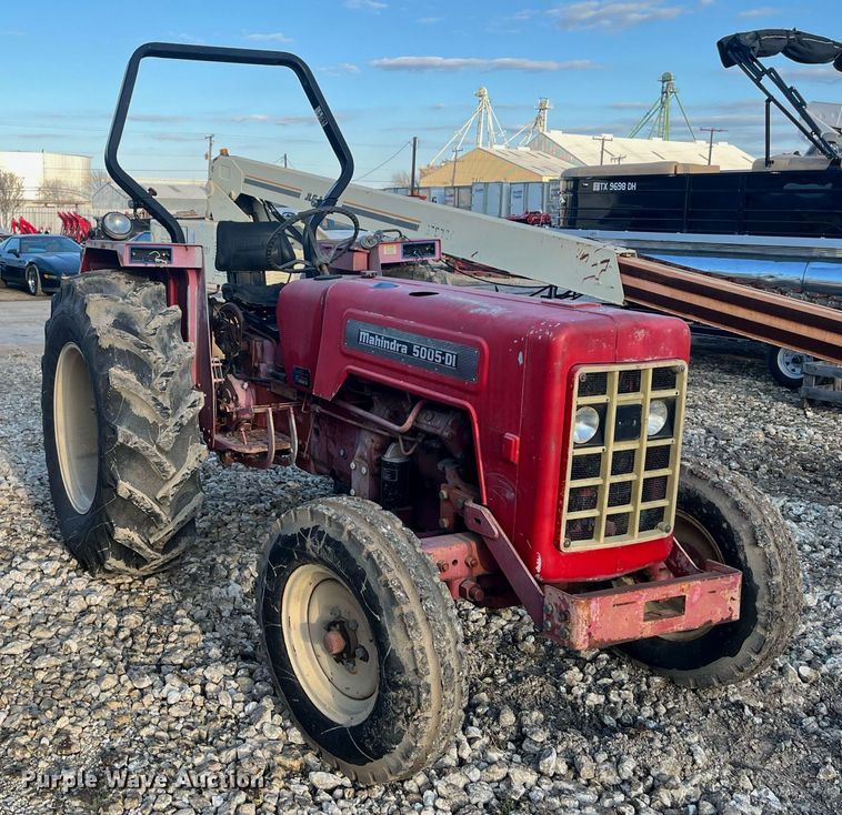 image for item JS9979 Mahindra 5005 DI tractor
