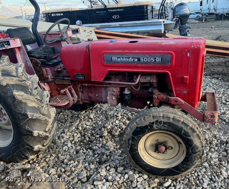 image for item JS9979 Mahindra 5005 DI tractor