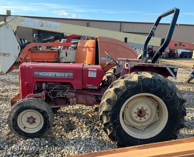 image for item JS9979 Mahindra 5005 DI tractor
