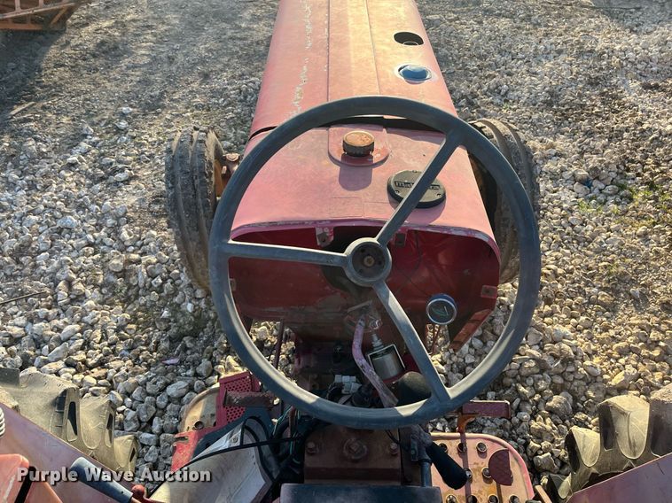 image for item JS9979 Mahindra 5005 DI tractor