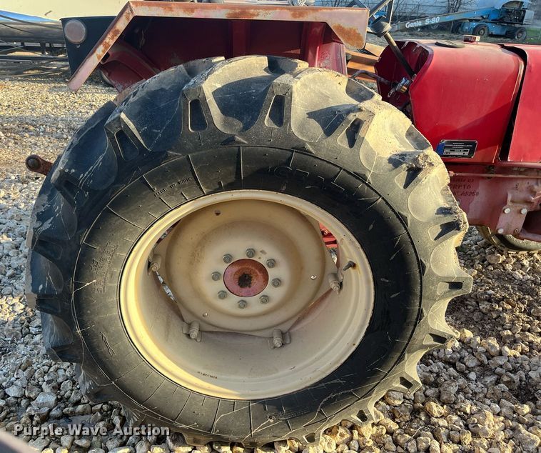 image for item JS9979 Mahindra 5005 DI tractor