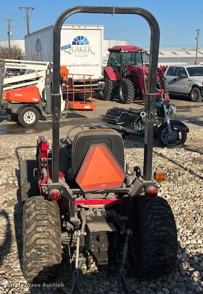 image for item JS9989 Mahindra  MFWD tractor