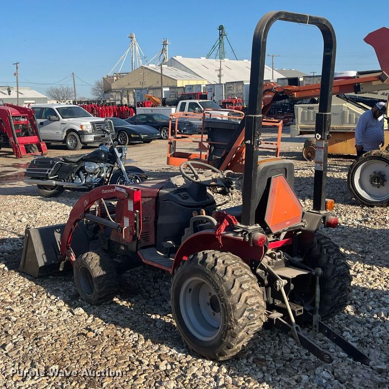 image for item JS9989 Mahindra  MFWD tractor