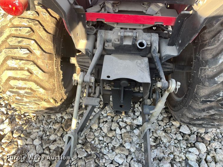 image for item JS9989 Mahindra  MFWD tractor