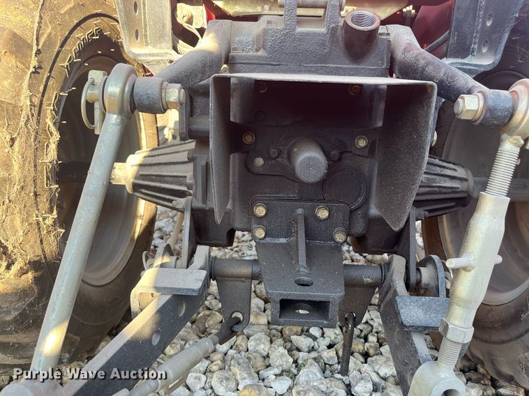 image for item JS9989 Mahindra  MFWD tractor