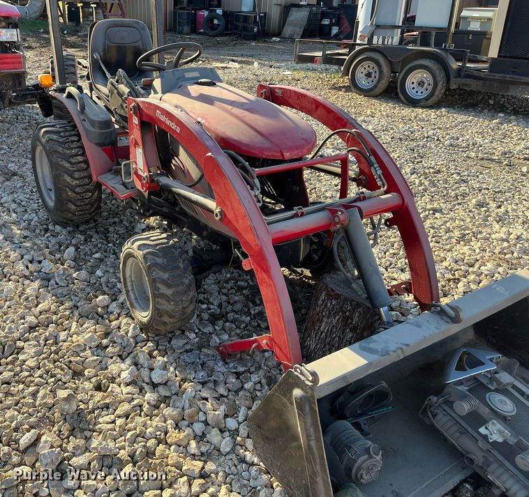 image for item JS9989 Mahindra  MFWD tractor