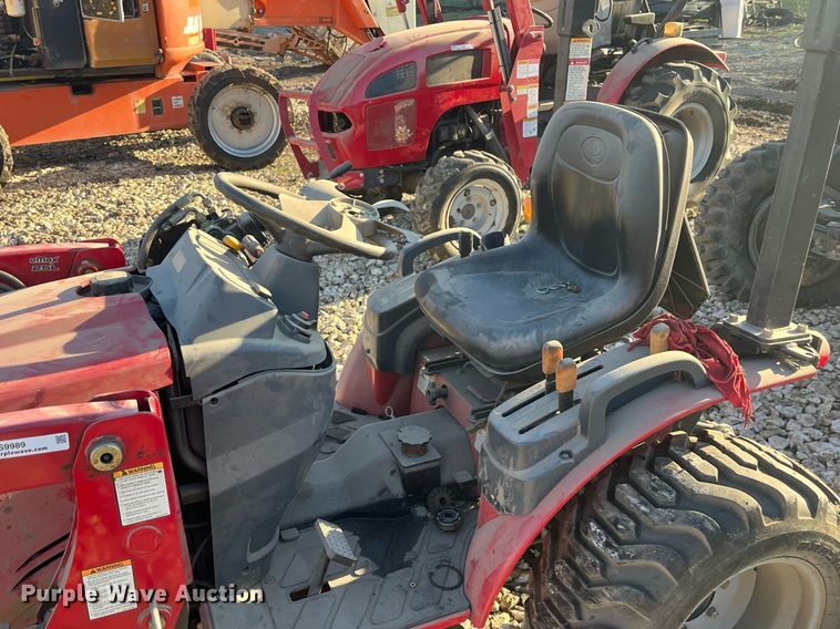 image for item JS9989 Mahindra  MFWD tractor