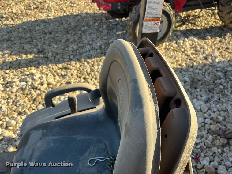 image for item JS9989 Mahindra  MFWD tractor