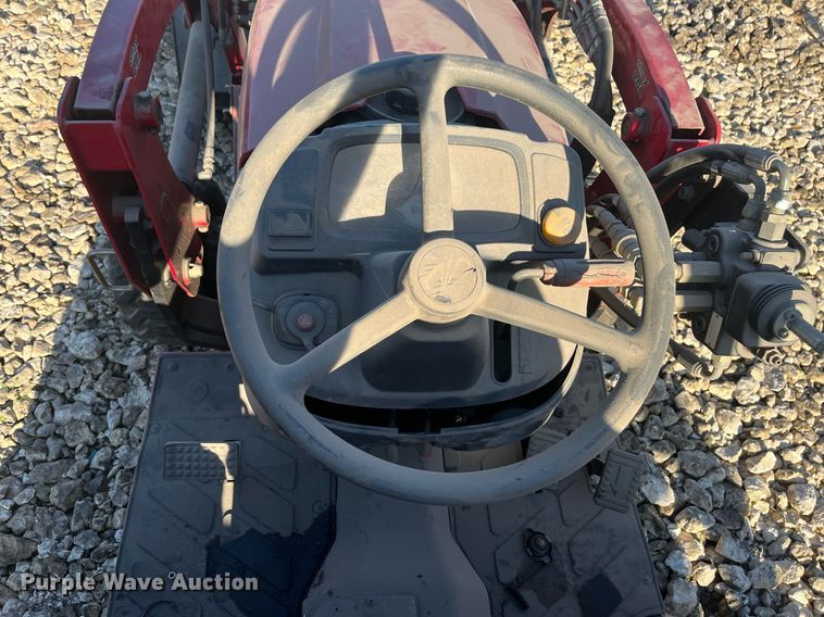 image for item JS9989 Mahindra  MFWD tractor