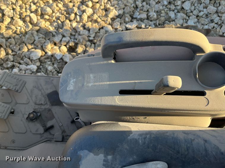 image for item JS9989 Mahindra  MFWD tractor