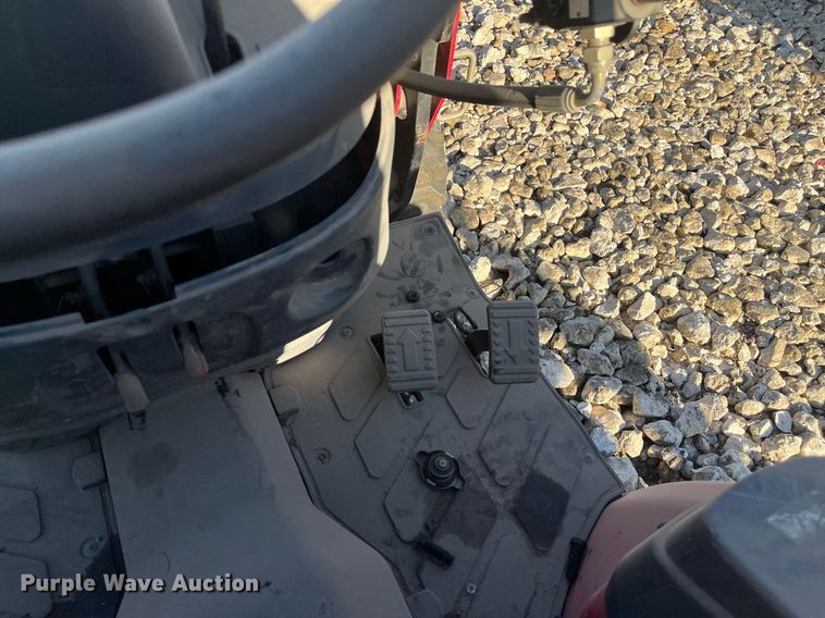 image for item JS9989 Mahindra  MFWD tractor