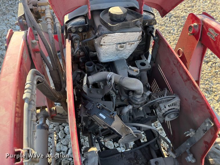 image for item JS9989 Mahindra  MFWD tractor