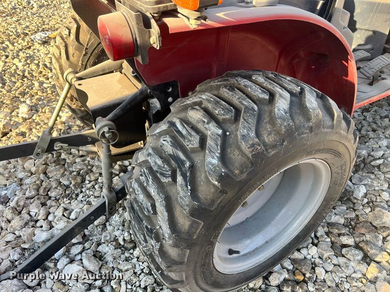 image for item JS9989 Mahindra  MFWD tractor