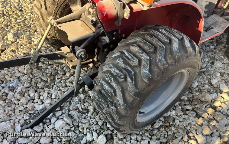 image for item JS9989 Mahindra  MFWD tractor