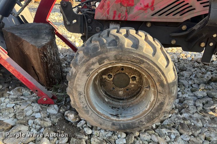 image for item JS9989 Mahindra  MFWD tractor