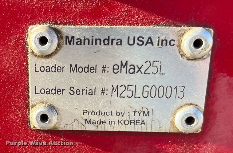 image for item JS9989 Mahindra  MFWD tractor