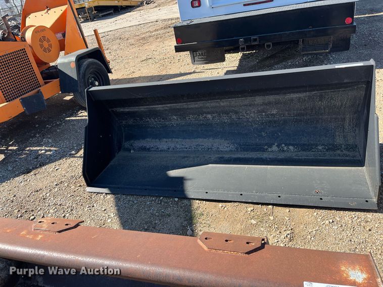 image for item JT9006 7' W bucket