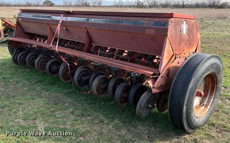 image for item KV9799 International 5100 grain drill
